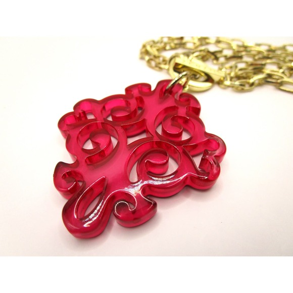 ZENZII Scrolling Heart Fuchsia Acrylic Pendant Necklace Convertible Toggle Chain - Picture 2 of 6